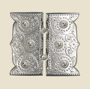 Beltespenne med kruser og syhol, kvit SP