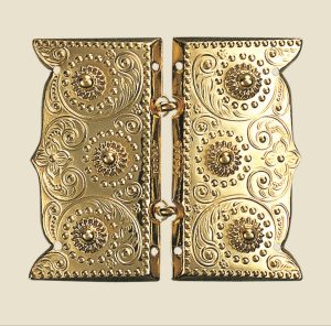 Beltespenne med kruser og syhol, forgylt