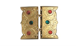 Beltespenne Fusa med raud og grøn stein, forgylt