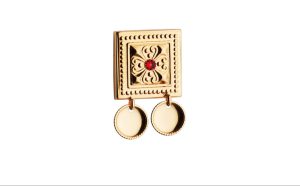 Beltestøl 2,6 cm med raud stein, forgylt SP