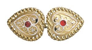 Capespenne med raud stein, forgylt/kvit