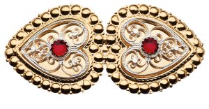 Hårspenne med perlekant og raud stein, forgylt/kvit