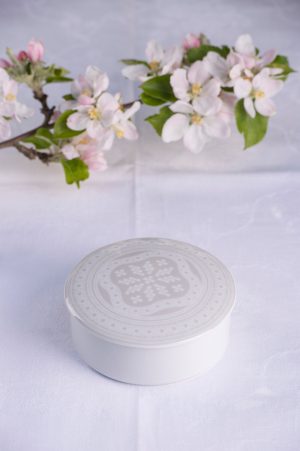 Tradisjon grå lite smykkeskrin