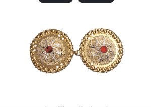 Beltespenne med raud stein og syhol, forgylt/kvit