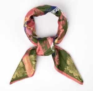 Estelle Silkeskjerf ⎮ 21