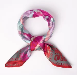 Gabriella Silkeskjerf ⎜ 08