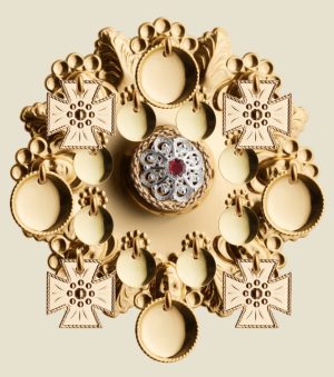 Sølje, forgylt med raud stein SP