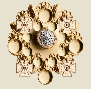 Sølje med kruser, forgylt/kvit